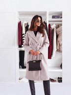 Damen eleganter Trenchcoat mit tailliertem Schnitt und seitlichen Taschen EB