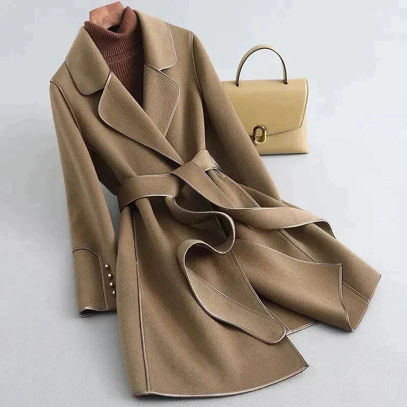 EB | Trenchcoat Taillierte Passform Gürtelte Taille Luxusstoff Mittellang
