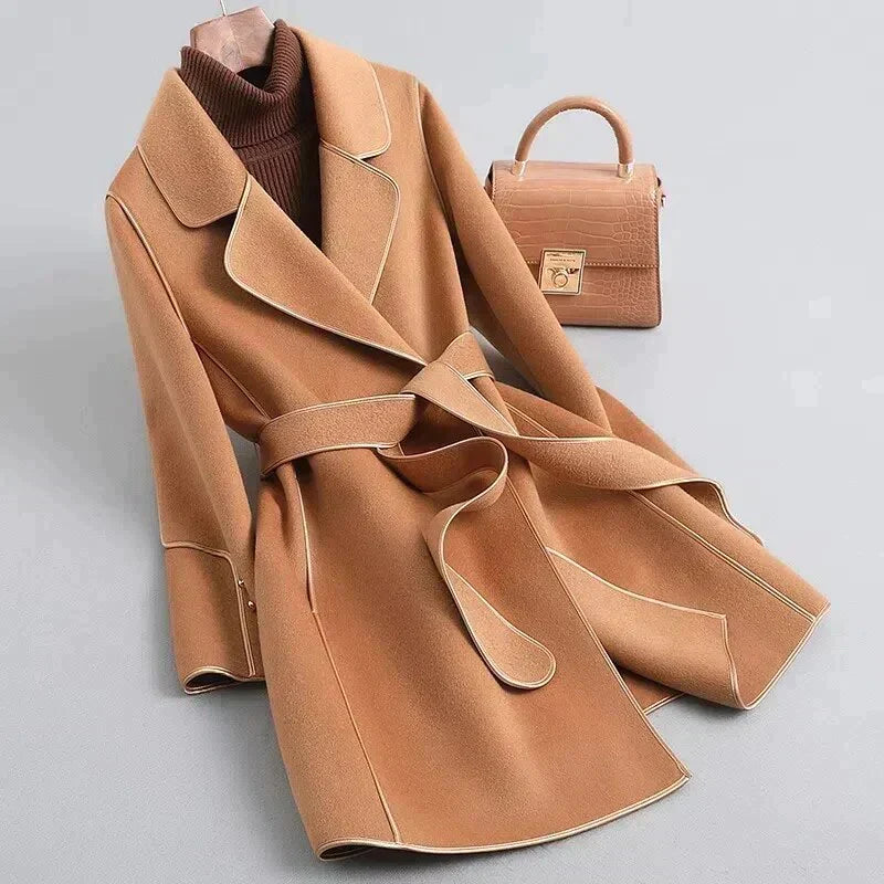 EB | Trenchcoat Taillierte Passform Gürtelte Taille Luxusstoff Mittellang