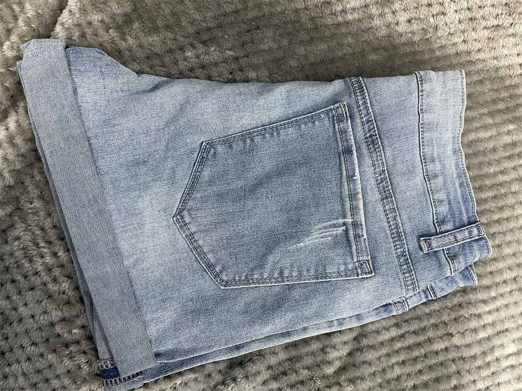 EB | Beinabschluss Ripped Jeans Shorts